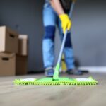 Close-up,Of,Male,Hands,Holding,Microfiber,Fluffy,Rag,And,Mopping